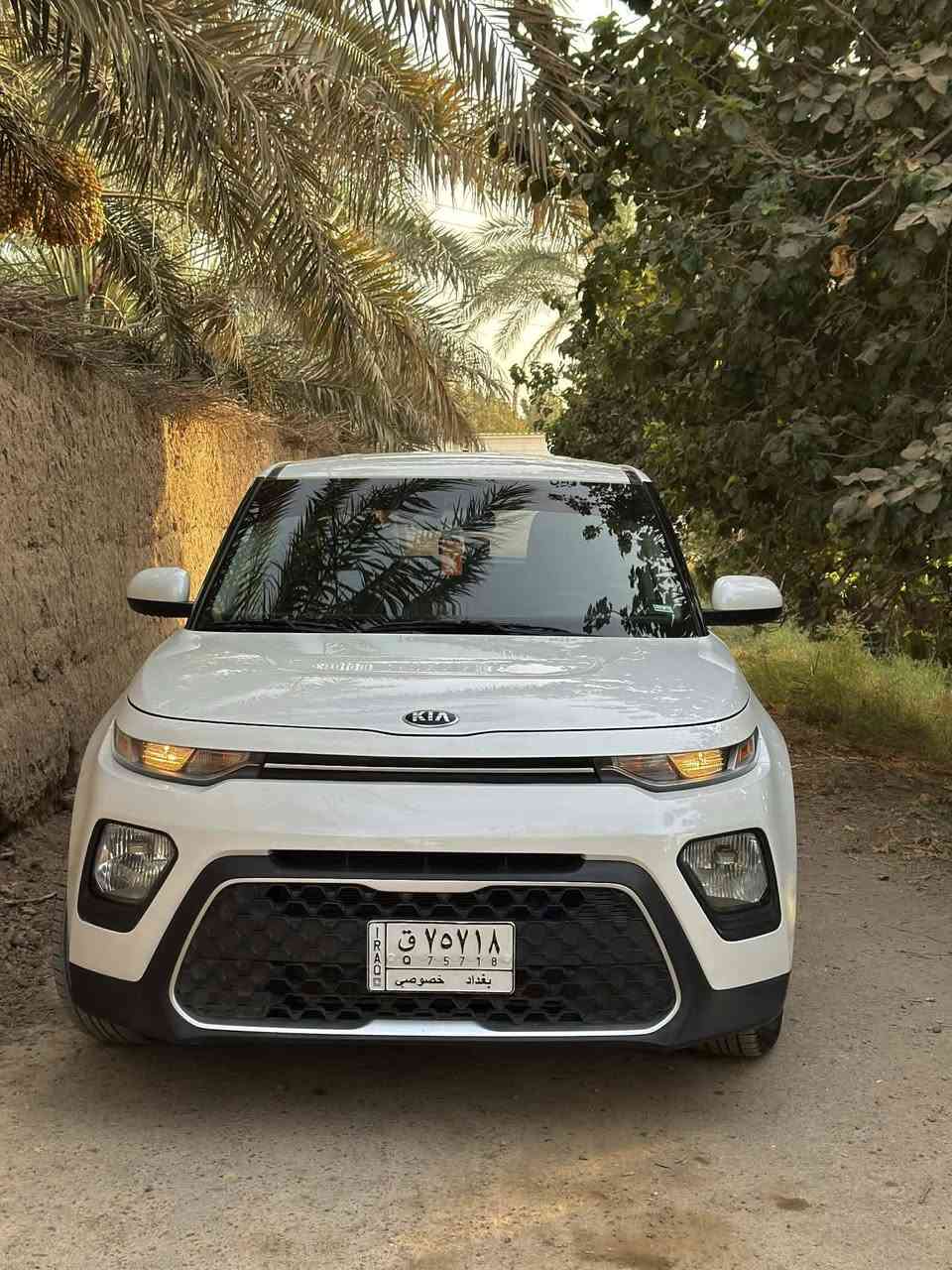 السلام عليكم   
***********
كيا سول 2020 وارد امريكي 
المواصفات: S  ابيض 
.رادار امامي جانبي 
.تحذير من اصطدام أمامي خلفي + تحديد مسار
.شاشه أماميه كار بلي , وكاميرا خلفيه + تحذير خلفي
تحكم ستيرن جهتين خاصيه النقطه العمياء
مراقبة ضغط الهواء داخل الاطارات
المكابح مانعه للانزلاق ABS + اوتو هولد
محرك 2000 دوش 
الايرباكات سليمه
ماشية 81 ميل 
وصور الحادث موجودة بالمنشور والسونار
السعر / { 130 }
