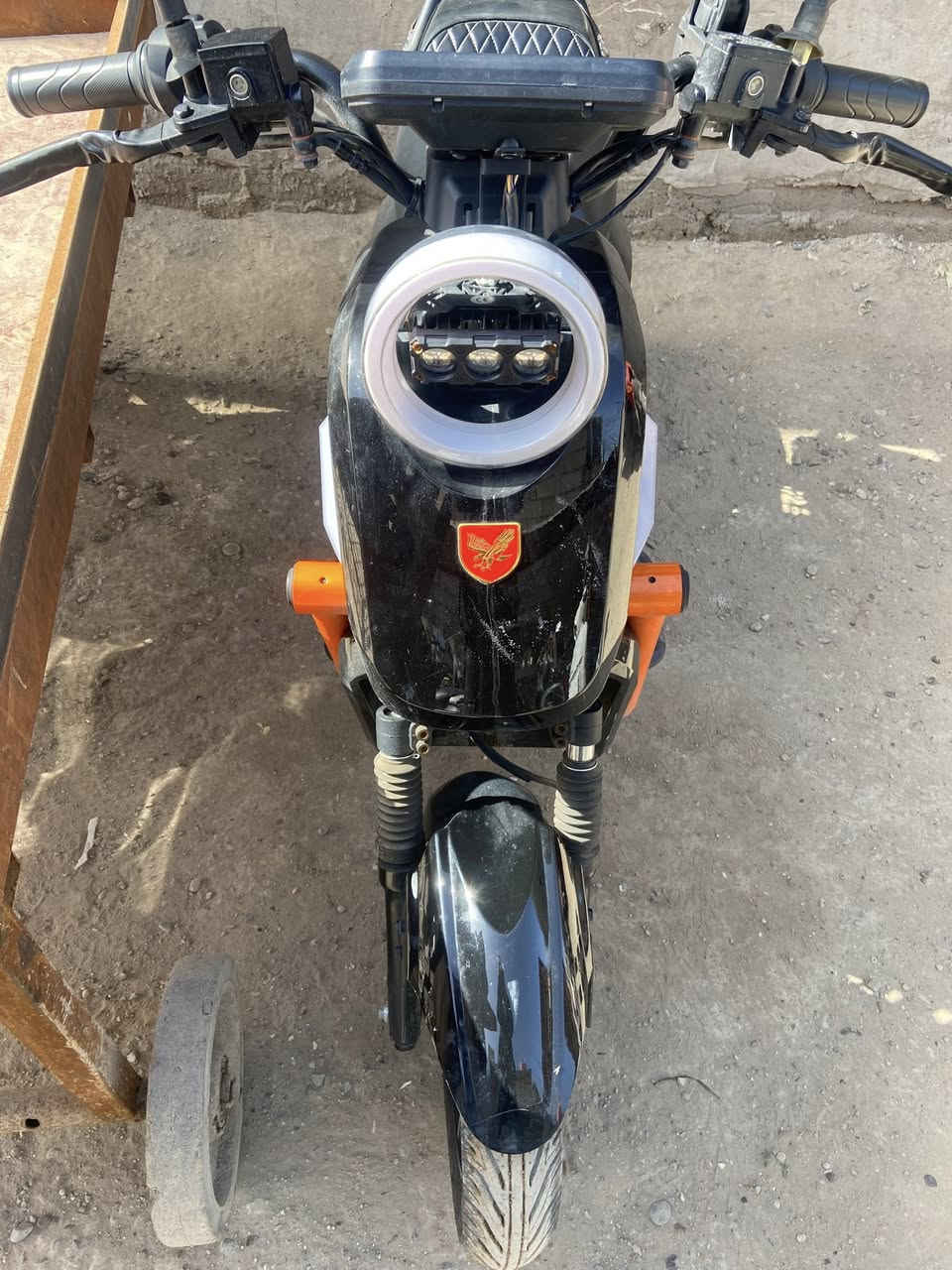 دراجه U2  بطاريه ليثيوم  ٥٠ أمبير محرك ١٥٠٠دراجه خير من الله شحنه الوحده تمشي الشحنه الوحده ٩٠ كيلو 
ستفسار ***********
