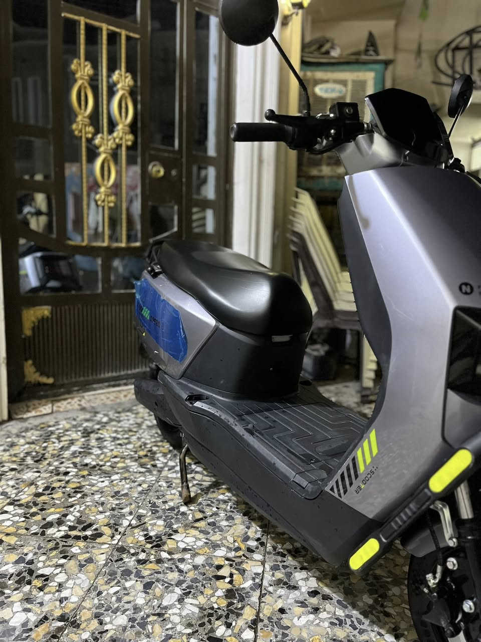 السلام عليكم دراجة شحن للبيع مصارلها هواي من مشتريهة بطاريات شرط تفحصهن ضمان الملف والعقل بيها شخوط بسيطة بيها مثبت سرعة R رجوع للخلف لايت عدسة عالي ناصي كلش قوي حساس بارك مال ازدحام قاطع دورة السعر 650 وبيها مجال للشراي اليجي ما ارجعة ان شاء اللة لأن متوازي عنواني الغزالية *********** بي واتساب
