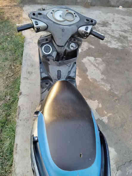 السلام عليكم 
للبيع فقط بدون مراوس. 
سكنز فحل نوزل خطين بلاديه وشغاله من الطول للطول برغي تجاري مابيها مختمه ختم واحد ويه المكينه الدراجه خرسه مينسمع الها صوت شغاله نكره بكل وقت تجي وتفحص وين متريد الدراجه ماشيه 17 ألف بعدها بالجيس سعر الدراجه 800 وبيها مجال قليل حك الجيه مو شراي اعبر المنشور مكاني مسيب للاستفسار خاص او الاتصال***********
