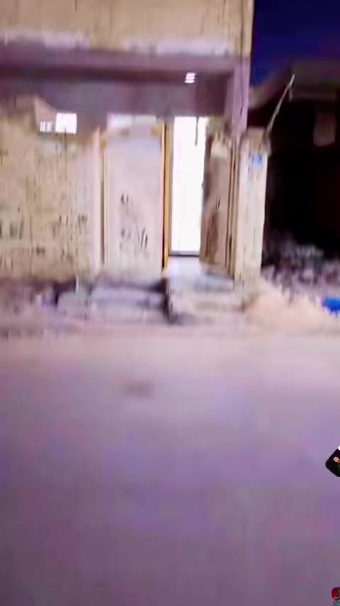 س ع بيت للاايجار 100متر الموقع الشعب حي المهندسين البيت حاليا فارغ بيت جاهز ماطور خزان ماء سخان خط سحب ونت 
للاستفسار الاتصال بلرقم ***********
