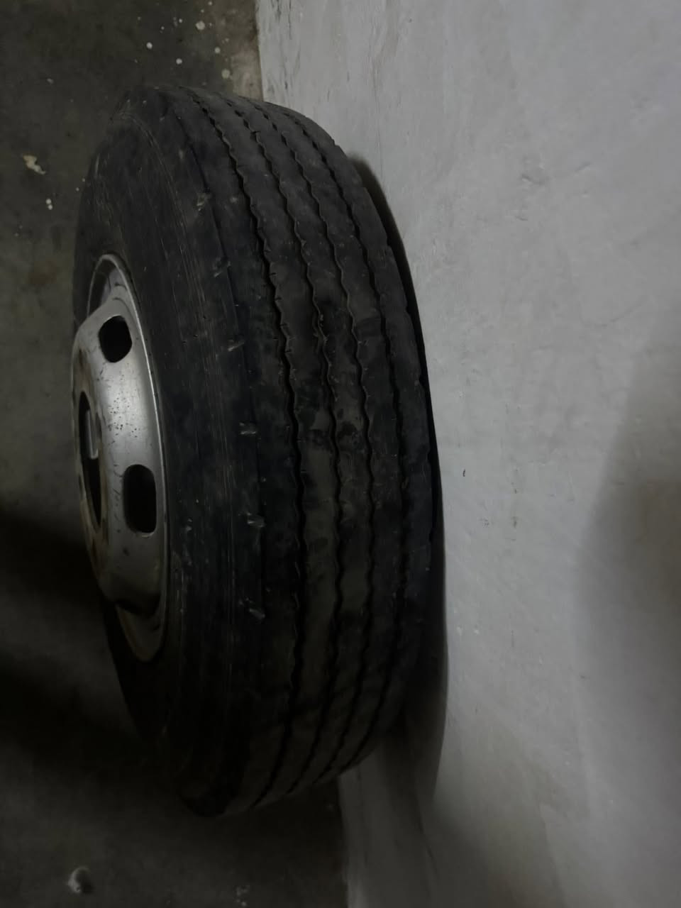 بسب الوعد الكاذبه كامل حجم 16 ونص برجستون كامل خالي من ضربه وكسر السعر 160 وبي مجال رقم الهاتف *********** عنوان كركوك
