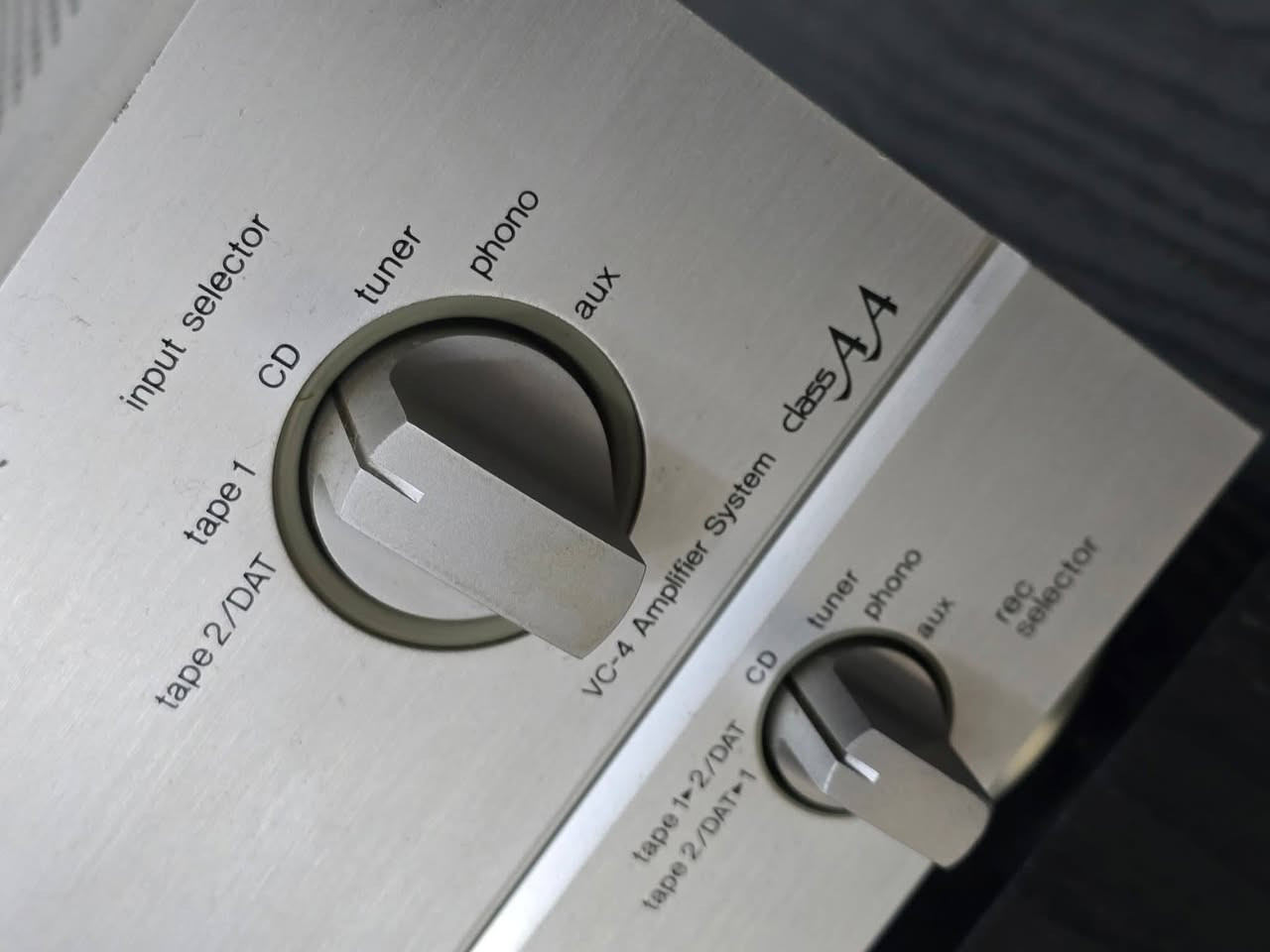 امبيفاير. مضخم صوت ماركة تكنيكس  من مجموعة AA  فول مواصفات ماركه معروفه  450 واط   حقيقي  ياباني  شرط لا فتح ولا تصليح على بلاد مال جناي كلش نظيف كهرباء 220 فولت 
 فقط الجهاز بدون اي شئ لان  يوجد فديو يوضح عمل الجهاز السعر 350 الف العنوان البصره


**إذا كنت صاحب هذا الإعلان وتريد حذفه لأي سبب، رجاءا أرسل رسالة إلى الدعم الفني**