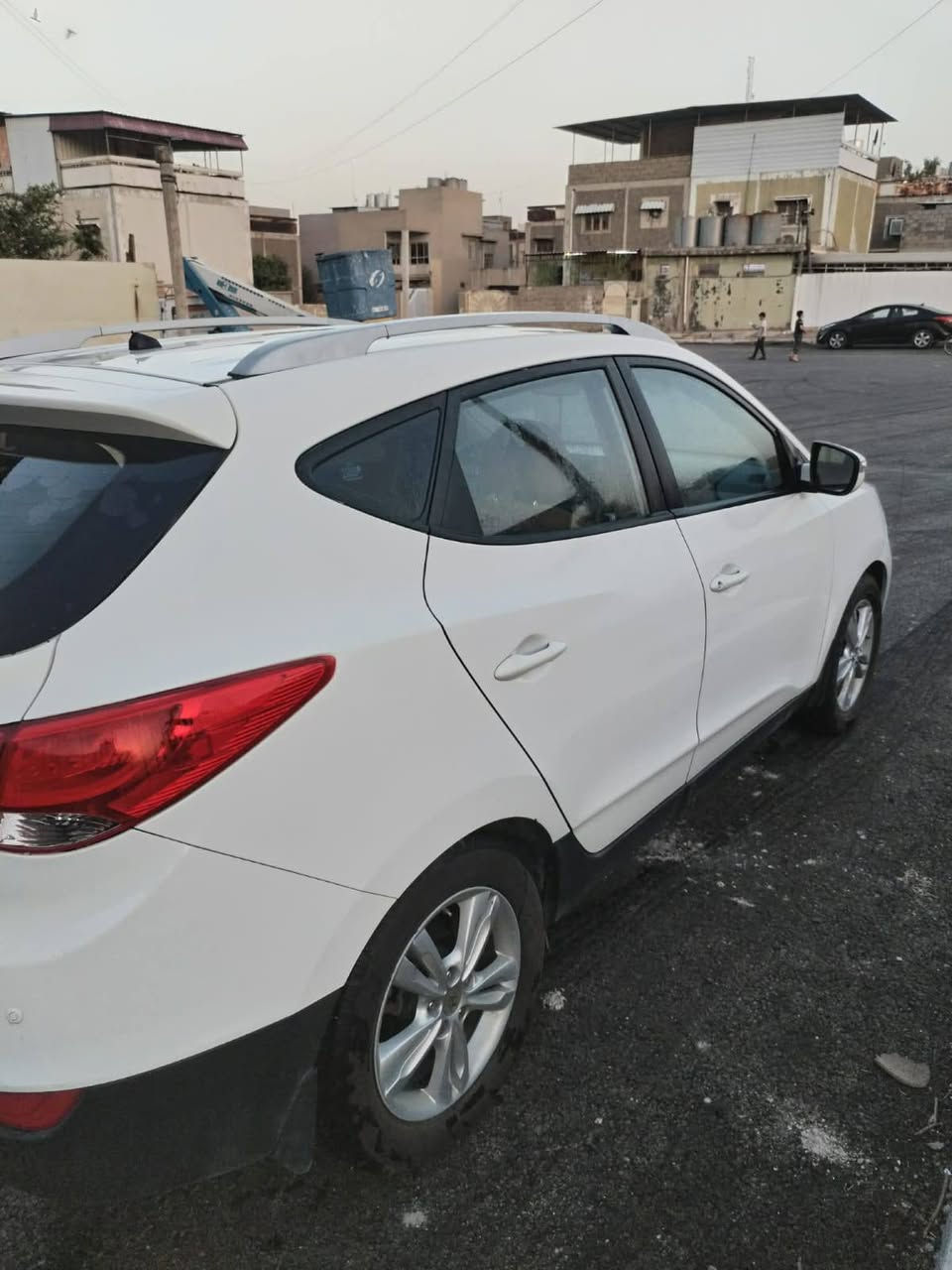 للبيع سيارة توكسن ٢٠١١ رقم دهوك ضررها موضح بالسونار ومكينة مبدلة شرط التحويل سنوية ٢٠٢٨ كابون بنزين بيها شراي اتصل ***********
