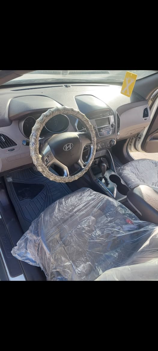 السلام عليكم 
توسان للبيع خليجيه ١٢  قطعه صبغ محرك كير كفاله 
ادمه منظومة الماء والبنزين بلكامل تبريد ثلج 
تخم تايرات اخوان سياره جاهزه  رقم اربيل الجديد 
*********** بي وات ساب اسف على الإطالة...
السعر  ١٣٥
