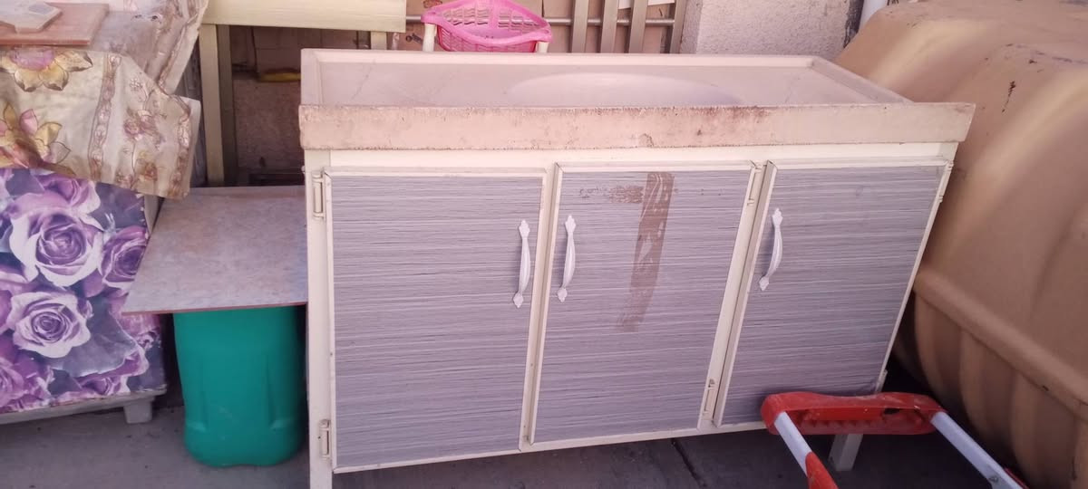 السلام عليكم للبيع كاونتر جديد 3 قطع  سنك مرمر مكاني بغداد حي الجهاد ***********
