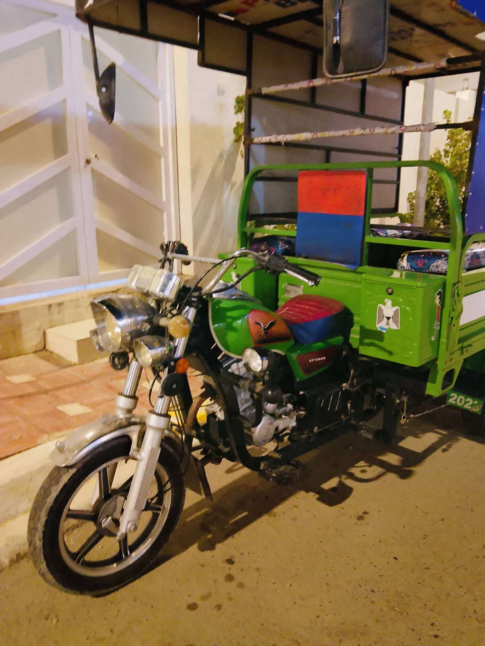 السلام عليكم ستوتة للبيع22 مرقمة اصولي كفالة عامة السعر2750 او بيها مجال للشراي مستعجل على بيعها العنوان الأمن الداخلي مجمع الديار الطيبة السكني الاتصال على هاي الارقام ***********/***********
