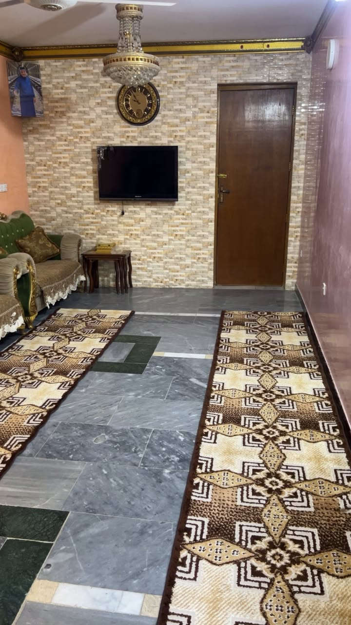 السلام عليكم بيت للبيع المساحه 200 متر العنوان / بغداد البلديات شارع المرور /***********
