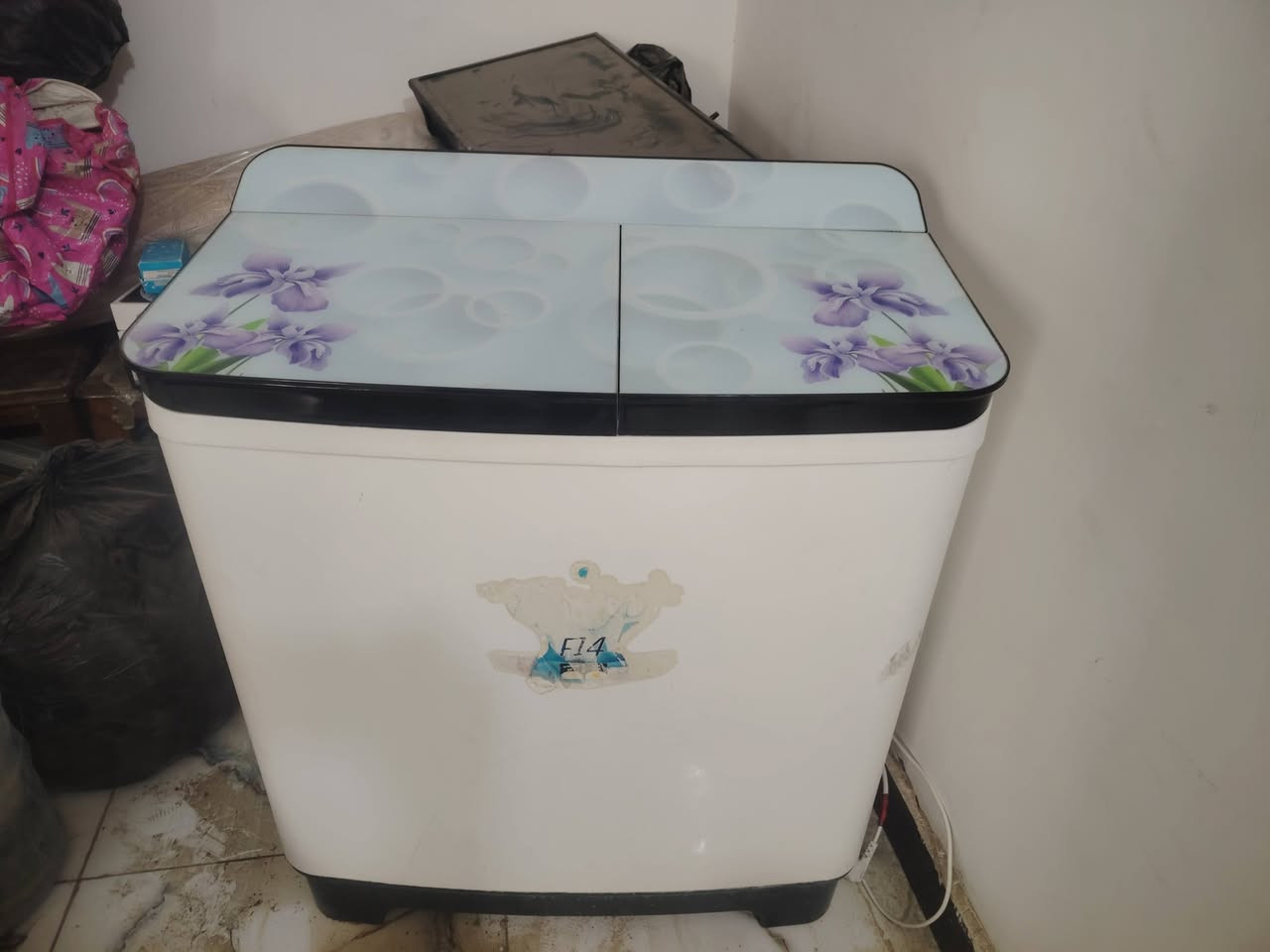 سلام عليكم عندي غراض للبيع
جرابي ام نفر عدد 2
كنتور تركي +ميز  مرايه ويه كنتور
***********
وغساله ونص تخم وحده جبيره وثانيه وسط و2كراسي
