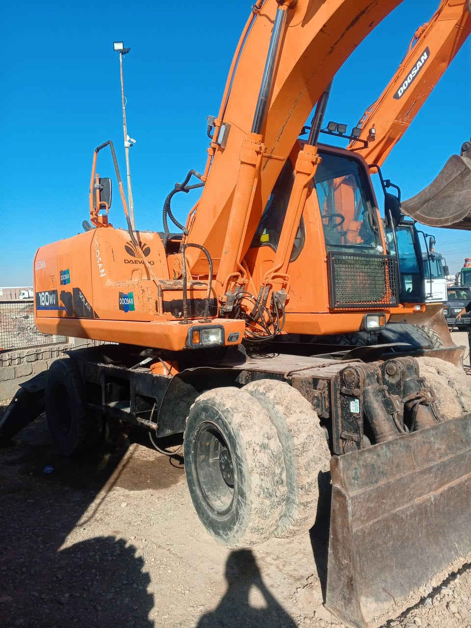 سلام عليكم حفاره دايو رقم بغداد موجوده باربيل 2005 سعر 3 شدات وبي مجال ***********
