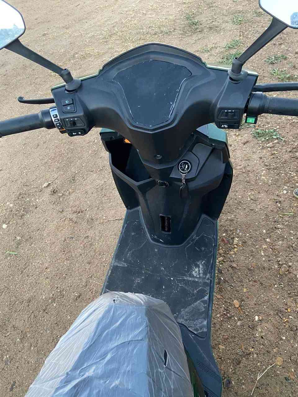 سلام عليكم دراجه شحن للبيع موديل  2025 قبل اسبوع  مشتريها  من جمعيه معتاز فلوس وريد ابيعها 6بطاريات  كهربائيات كلها شغاله السعر700 الف وبيها مجال العنوان جزيره الخالديه   ***********
