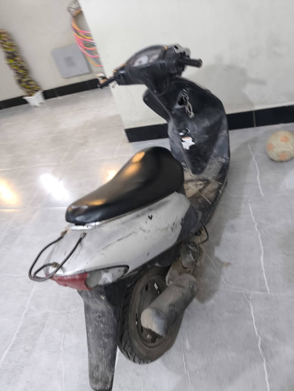 سلام عليكم ذباني البيع مفتوحه وراق بسمي العنون العماره الماجدي الصفاه رقم الهاتف *********** سعره 200وبيه مجال
