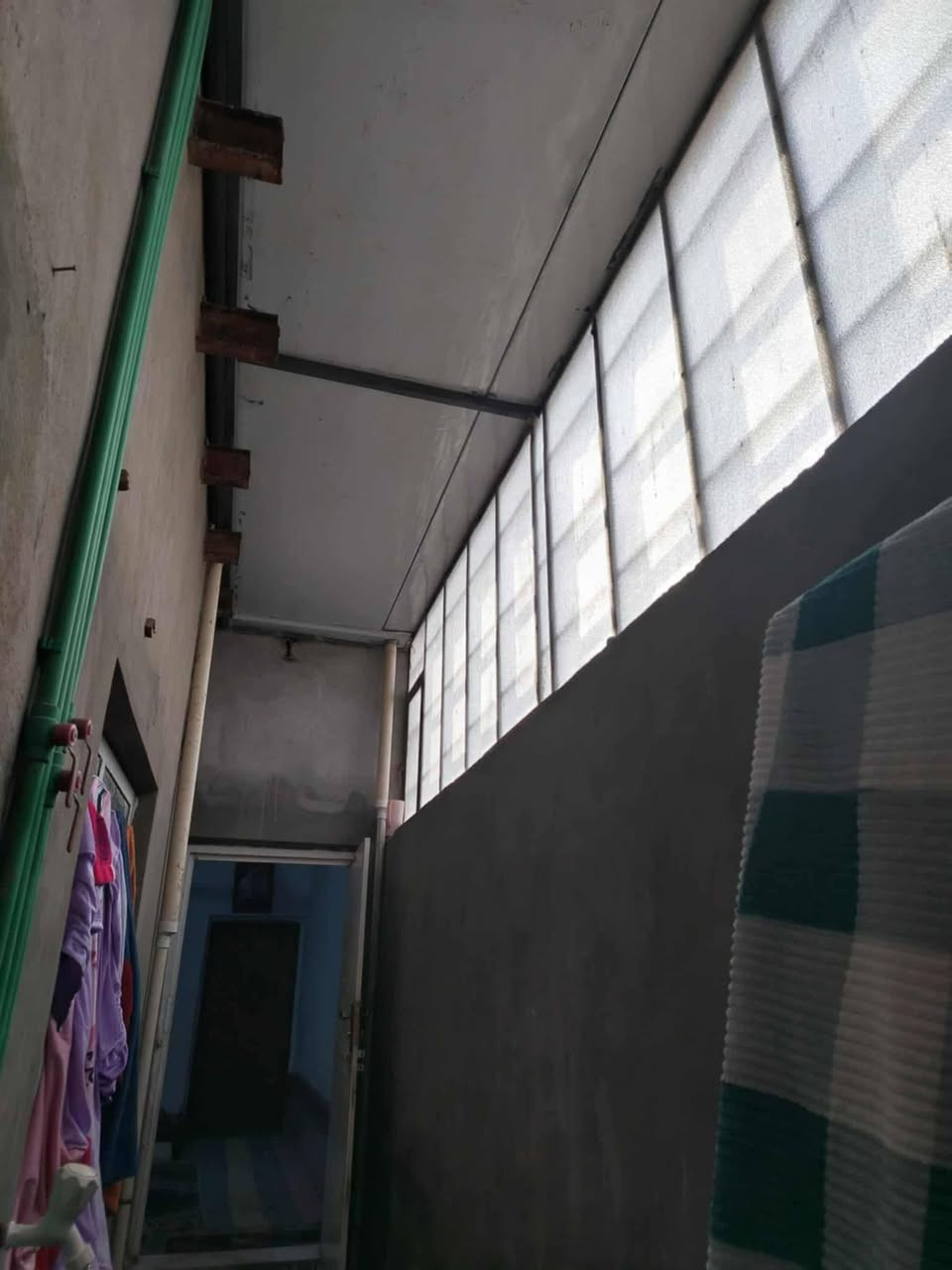 السلام عليكم بيت للبيع زراعي نهايه شارع الوكفه ال بو جاسم  المساحه 100بيت مرتب ومتعوب عليه الله شاهد البيت متوازي عليه حيل السعر 23وبي مجال ***********........0781881166
