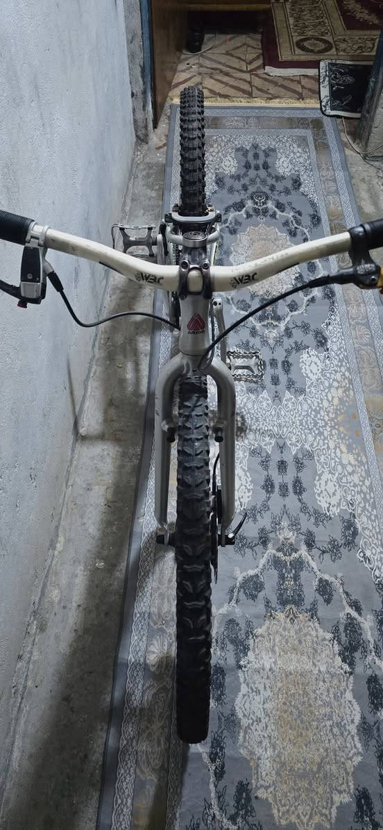 السلام عليكم ورحمة الله
ترايل ماركة ارايا حجم  (26) بريكان ماكورا مجمع براكين ديور xt تايرات كيندا دراجة المكينة الخلفية 6 نمر بلاديي دراجة خفيفة من ناحية الوزن الي يريدهة يجي خاص ويتدلل ملاحضة دراجة وضع حاوية


**إذا كنت صاحب هذا الإعلان وتريد حذفه لأي سبب، رجاءا أرسل رسالة إلى الدعم الفني**