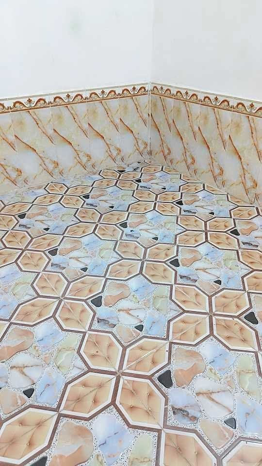 بيت زراعي للبيع خلف البدعه مساحته 200م يحتوي غرفتين وصاله ومطبخ وحمامات وطارمه جاهز من كهرباء وماء ومولد السعر الشراي يتصل ***********
