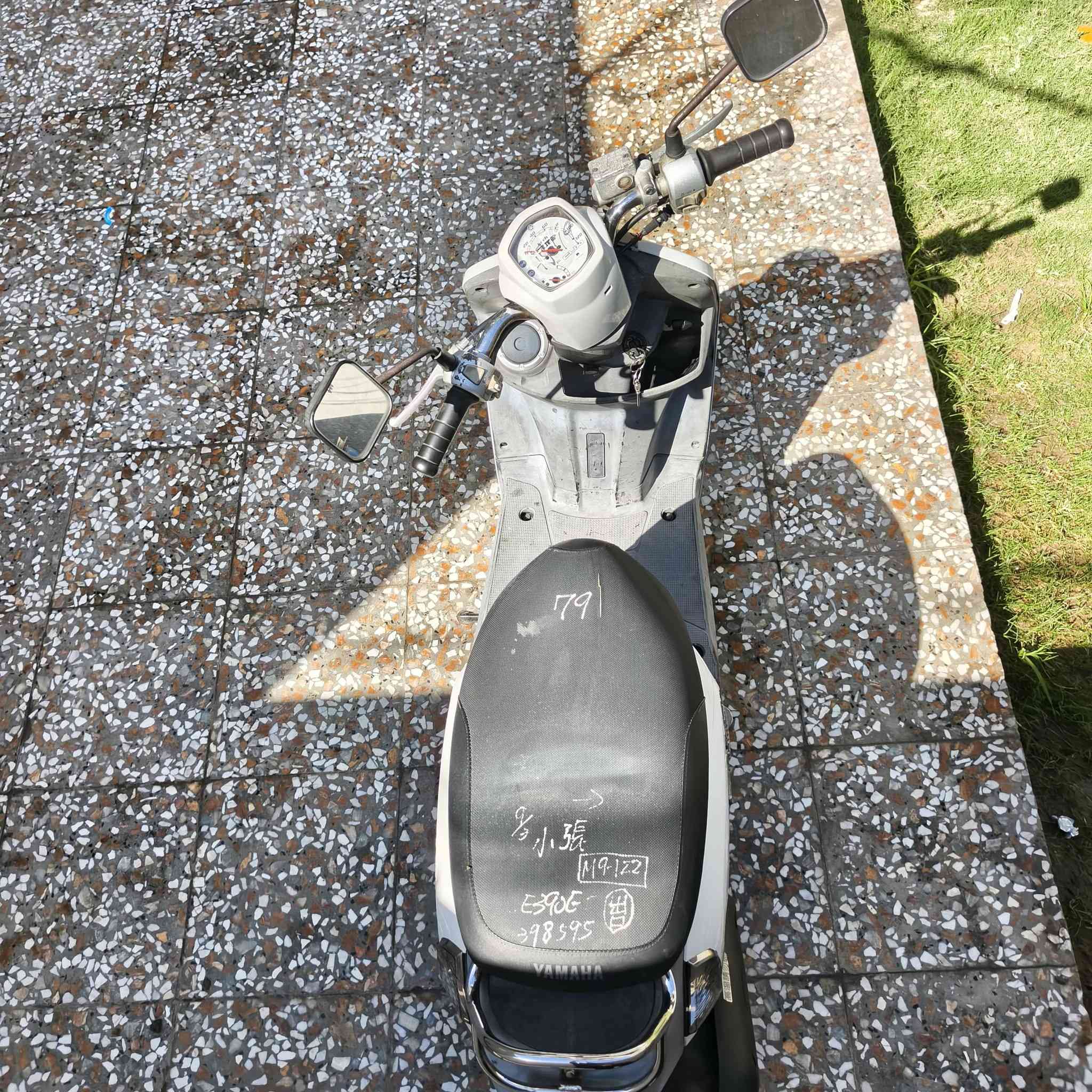 بوليس 2008جديده بمعنى الكلمة
ختم مكينه وكفرات وداخل وشاصي 
ماشيه 5900 خمسة آلاف وتسعمائة فقط 
مكفولة كفاله عامه طالعه من الوكيل 12/27صارله شهرين 
مكاني الحله نادر الثانيه ***********
ب 1100 مليون وميه وبيع مجال
