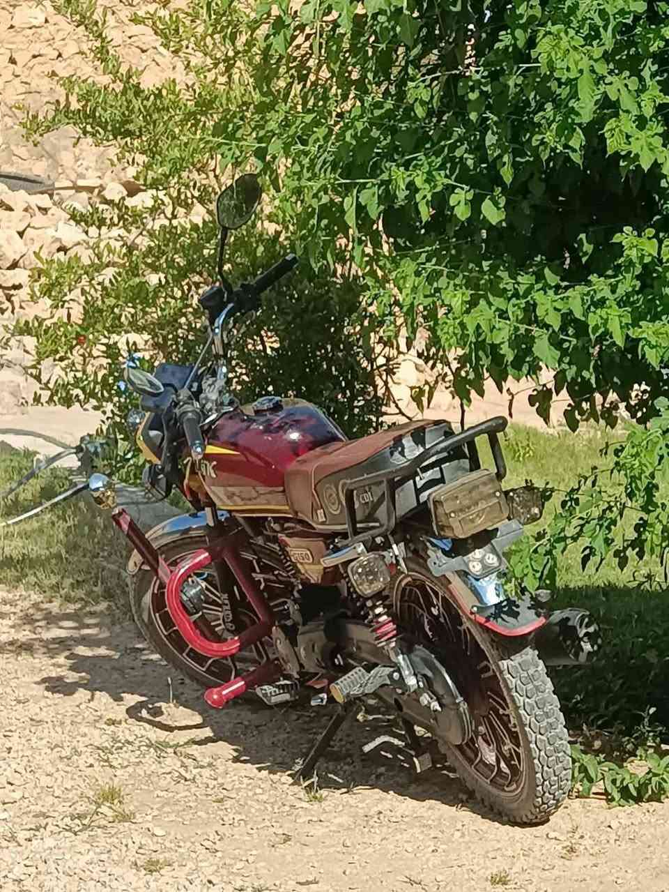 سولنك موديل٢٤ موطور حلو ونضيف نعومه جديد  َمكفول الموطور حيل نضيف مو ماشي هواي لون موروني محرك أسود ما تصرف علي ربع دينار ما ملعوب بي وما مستخدم هواي كهربائيات كلها شغاله وبلاديه وبعد علي كماليات ما صورتهن   #السعر اتصل عل رقم ***********
#ادمن
