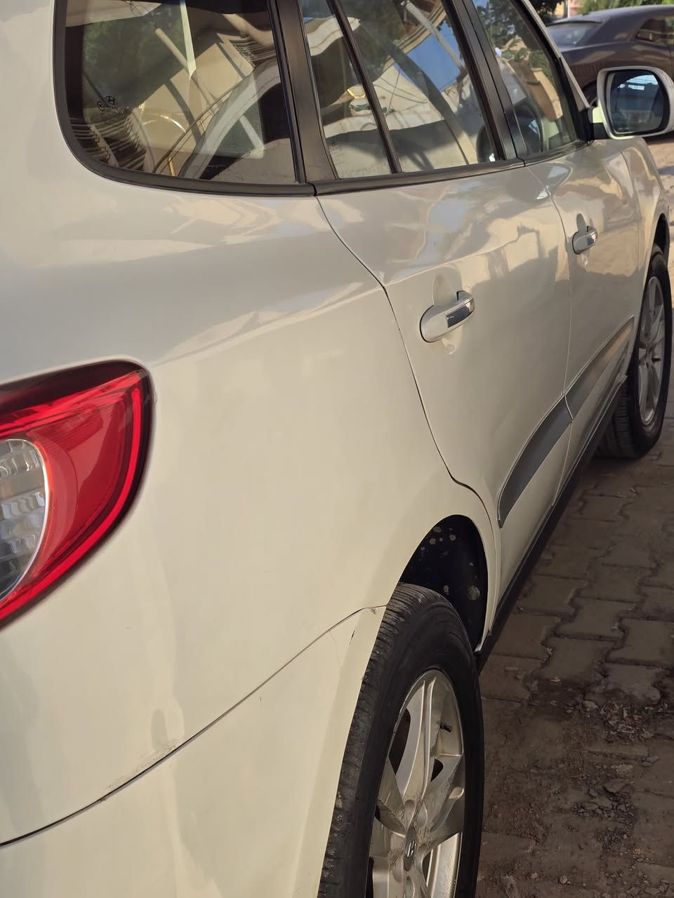 السلام عليكم 
سنتافي موديل 2011 خليجي
رقم بغداد دولي
ب اسمي شخصيا 
هزه جديده 7 راكب 
محرك 6 سلندر 3500
شرط لاتبخير لاتنقيص
حساسات خلفي
كير اوتوماتيك
ارضيه مغلفه جلد
سنوية جديده ب اسمي 
تحويل ثاني يوم
السياره فيها صبغ بارد خفيف جدا في الجهه اليمنى 
للاستفسار
الاتصال على الرقم 
***********
مكاني محافظة الديوانية
