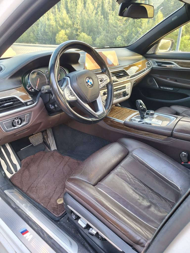 BMW 2017 750li 4.4 v8 full option 
***********
بەناوی خودای گەورەو میهرەبان
بە نیسبەد مۆسەفات
ئەوەی مۆسەفات هەبێت تیایەتی 
 چەمەلەقی سایەق ١ درگای سایەق بۆیاخی هەیە
بێ ناو گرتن ٢ پارچە
تاقم تایە و ویل تازە پاتری تازە سەیارەکە زۆر بێ مەسرەف و پاکە 
١١٠ هەزار ڕۆشتووە 
٢٨٥ گەڵا و معامەلە السليمانية, العراق
