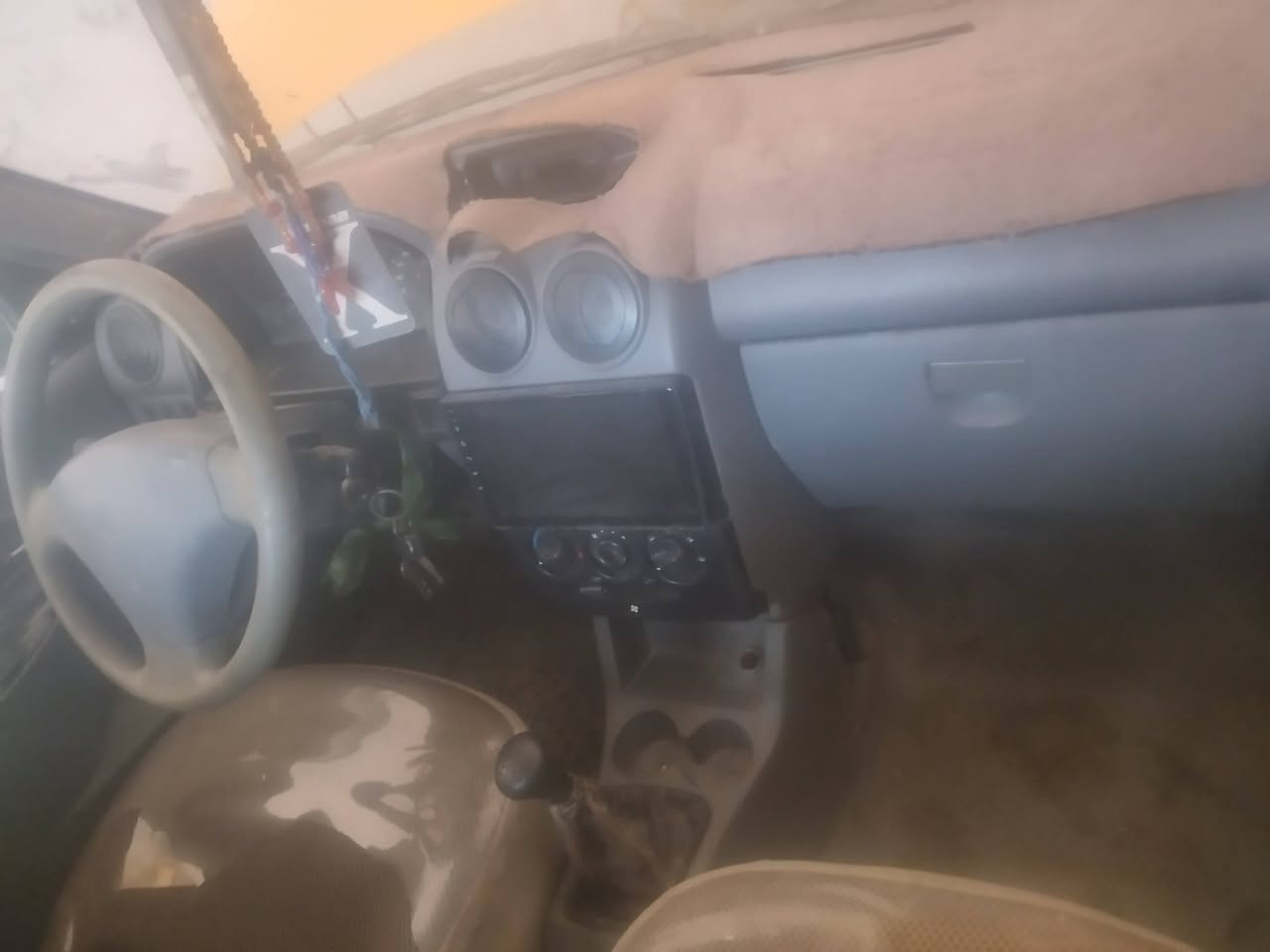 سلام عليكم سايبا للبيع رقم الماني 2011مكينه ستوني شادهه كير نضيف بس رابع يفلت  دشبول نفخ سعر 20وبيه مجال رقم. ***********
