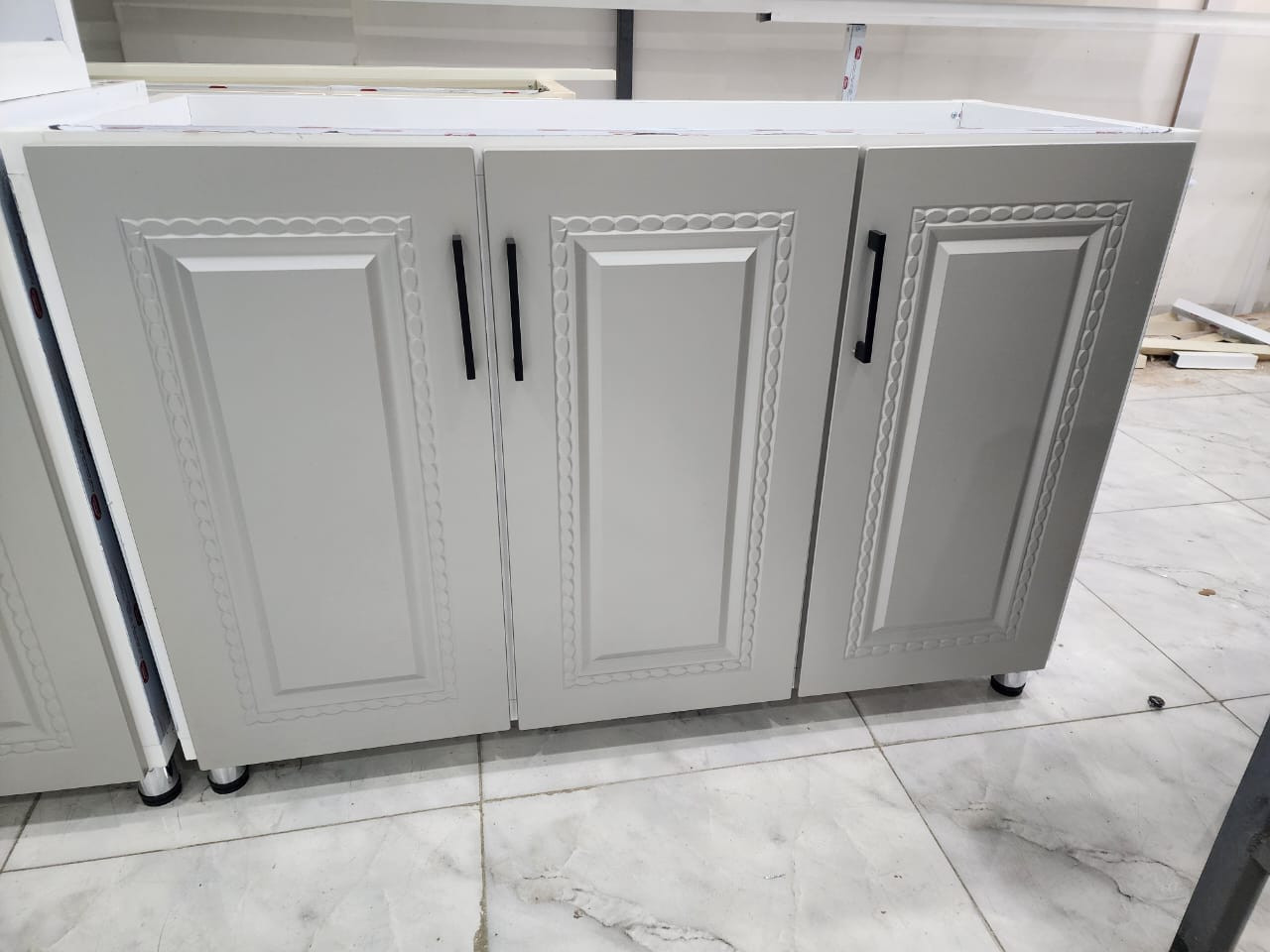 مطابخ الامير 💥جديد،💥 تفصال تزكام 
قياس 3 امتار ارضي وملحق
وسنك متر ونص. كامل مرمر
للستفسار ع خاص او تساب ***********
