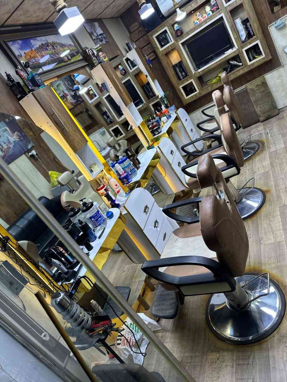 السلام عليكم
(اللهم صلى على محمد وال محمد )
 
للبيع ديكور محل حلاقه استعمال قليل كامل حديث ونظيف 
كراسي حلاقه عدد 3 الكرسي الواحد سعره 100 الف 

مري عدد 3 مع مجراتها ورفوفها  كلهن ب 500 الف قفل 
 قنفات جلد سود عدد 2 50 

مكاني بغداد حي الشباب الي يحب يتفضل خاص


**إذا كنت صاحب هذا الإعلان وتريد حذفه لأي سبب، رجاءا أرسل رسالة إلى الدعم الفني**