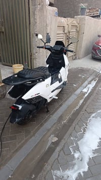 دراجة شحن ليو 300  سعر مليون  و ٣٠٠   07711581900