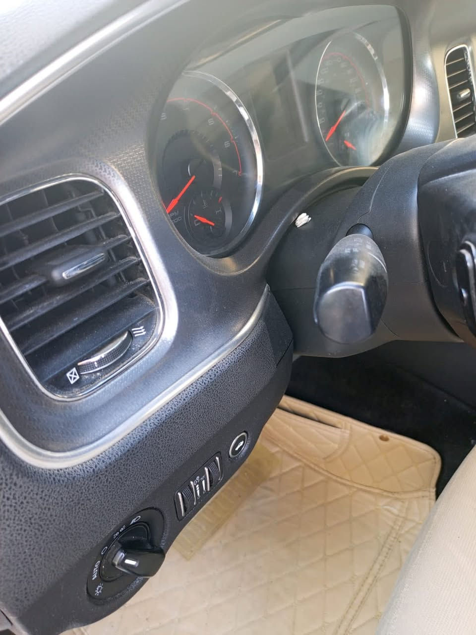 السلام عليكم جارجر 2014 متومة وكامله أربيل سنويه وملصق وأرقام انلكليزي كصه جنطة فقط تبريد تدفئا تخم تاير حداديه سياره جديده العنوان البصرة ابي الخصيب السعر 60 
***********
