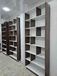 تتوفر فترينات خشب mdf تركي جديد وليس مستعمل احجامها :  ارتفاع مترتين و...