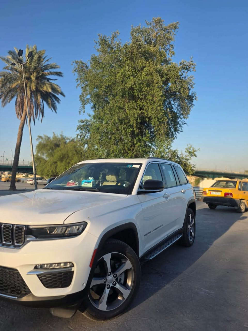 جيب كراند شيروكي 5 راكب لمتد
الموديل: 2024 خليجي وكاله هارلم

المحرك: ‎  V6 3.6L

العداد: 10الف كيلومتر

المواصفات:

* دفع رباعي 4x4. 

* رادار امامي مع مانع تصادم. 

* تحذير الخروج عن المسار . 

* تحذير النقطة عمياء ⚠ .

* نظام تحذير عند التقاطعات.  

* نظام تقليل الضجيج داخل المقصورة. 

* إنارة محيطية. 

* تعديل وضعيات مقود السائق كهربائيا. 

* مرايا تعتيم ذاتي. 

* سقف بانوراما.   

* شاشه كبيرة 10.1 انج . 

* نظام الخرائط (GPS).

* لوحة القيادة بقياس 12 أنچ. 

* شفتات بالستيرن. 

* المصابيح الأمامية LED.

* كشافات الضباب LED. 

* دخول ذكي. 

* بصمة على 5 ابواب للدخول الذكي. 

* تشغيل عن بعد.

* الصندوق الخلفي كهربائي.

* ذاكرة لحفظ وضعيات الجلوس للسائق. 

* المقاعد الأمامية كهربائية.

* المقاعد الأمامية تدفئة وتبريد.

* حساسات امامية. 

* حساسات خلفية. 

* 5 راكب.

* مكيف خلفي

* تدفئة ستيرن. 

* مانع تصادم خلفي.

* بلوتوث تلفون. 

* محدد سرعة. 

* نظام التشغيل والاطفاء الاوتوماتيكي ( Auto Start System ).
مكاني بغداد 
للاستفسار الاتصال على الرقم ***********

‭***********‬

‏‭
