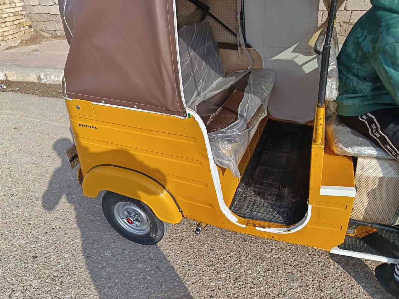 تكتك 20 رقم وسنويه كفاله عامه مال جناي
السعر 6 250 بيهه مجال 
المجر الكبير 
هاتف ***********
خاص مااجاوب
