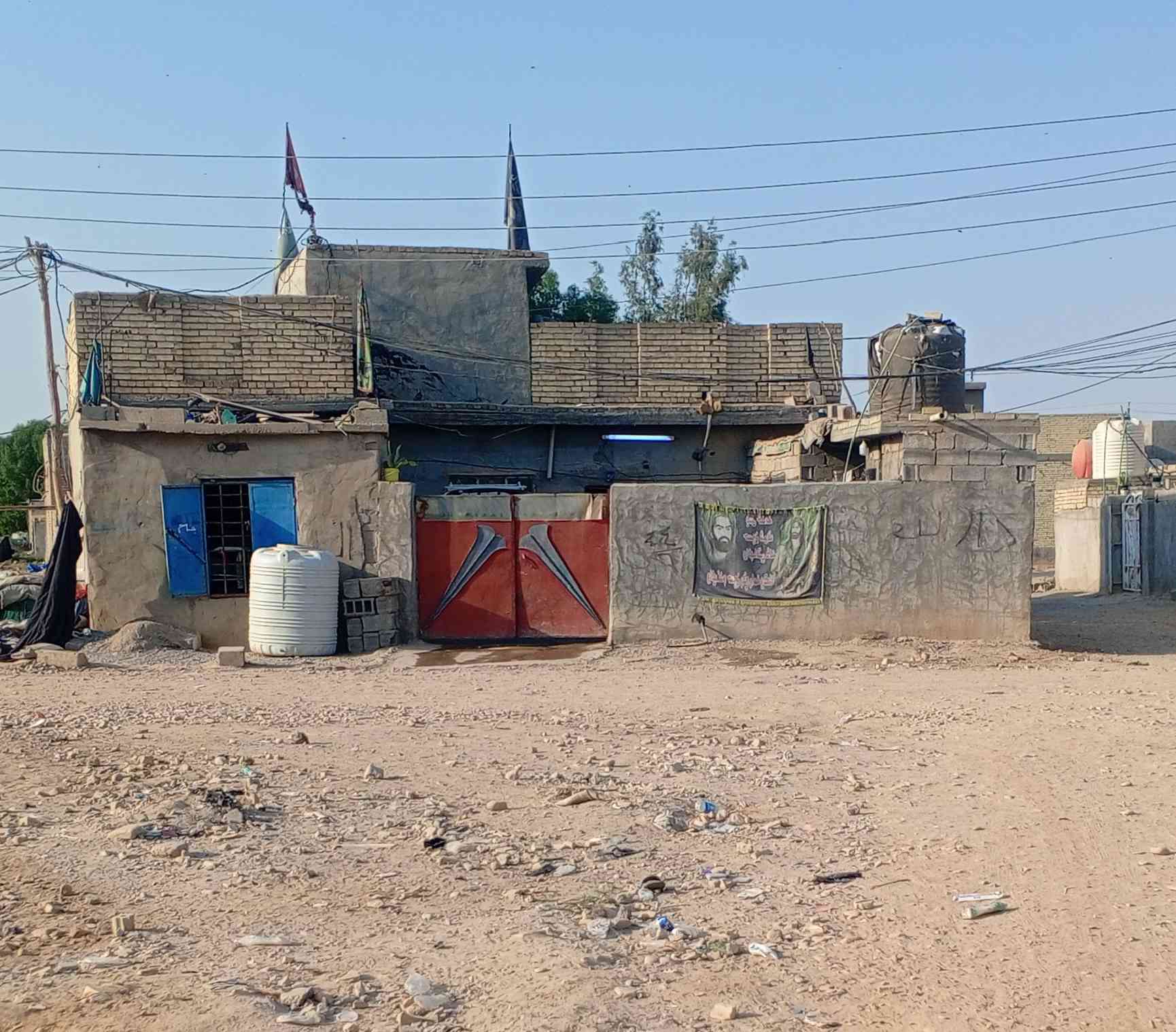 سلام عليكم بيت لبيع اب شارع عشرين  لمساحه 260 تواصل عل نتصال  ***********3
