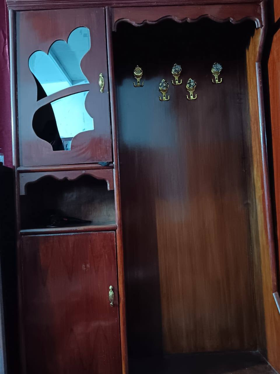 سلام وعليكم غرفه للبيع سعرها 400رقمي ***********
