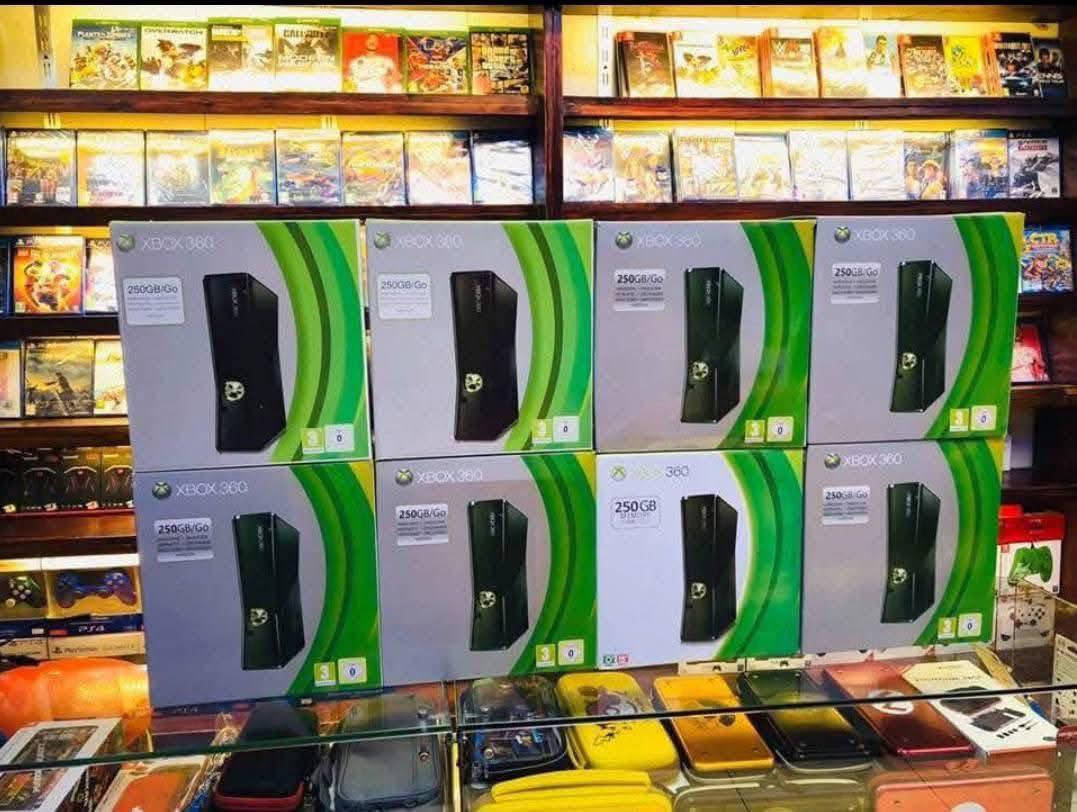 متوفر اكس بوكس 360ويا يدات 2وحده موشمه وثانيه سوده 
 لجهاز جديد قبل يومين اخذته مال باله بعده بلجيس وكل ملحقاته حتى لكارتونه نفس الي بلصوره  سبب البيع اريد اخذ بلي 5

يحتوي على 100 لعبه
اغلبهن قويات
جيتي اي درايفر النسخه الاولى النادره ولحديثه
لعبةكراش 
لعبة تومب رايدر نسخة الجليد يمكن النسخه ال3
بيس22عربي  
فيفا 21عربي 
 العاب عالم مفتوح 
قناص 
وبعد هواي بي العاب حلوه 
مكاني حله نادر 
*********** توصيل متوفر بس اعتماد برصيد غير هاذا لحجي تجي تاخذه من لبيت وتفحص وتتوكل 

سعره 140 نهايته
