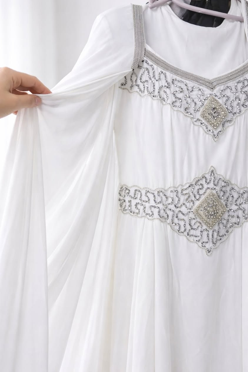 فستان عقد راقي وثكيل
ماخذته ب220 وبيه مجال 

ما ملبوس ابداً لان ما صار عقد بالبيت 

اشتريته وخزنته قياسه اكس لارج


**إذا كنت صاحب هذا الإعلان وتريد حذفه لأي سبب، رجاءا أرسل رسالة إلى الدعم الفني**