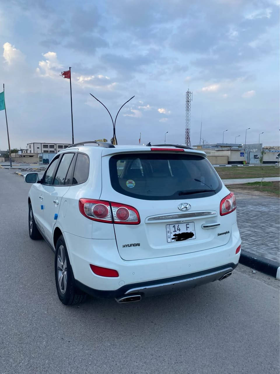 سنتافي موديل 2012 كفاله عامه من صبغ وضربه وتبديل سيارة جديدة فول مواصفات ما متعوبه بصمه وفتحة سقف كشن كهربائي  مكينه 2400 /4 سلندر مكينه جديدة تبريد ثلج سياره نضيفه وجاهزة ماشيه 170km سنوية جديدة لل 2030 سعرها 133 للتواصل *********** Singapore
