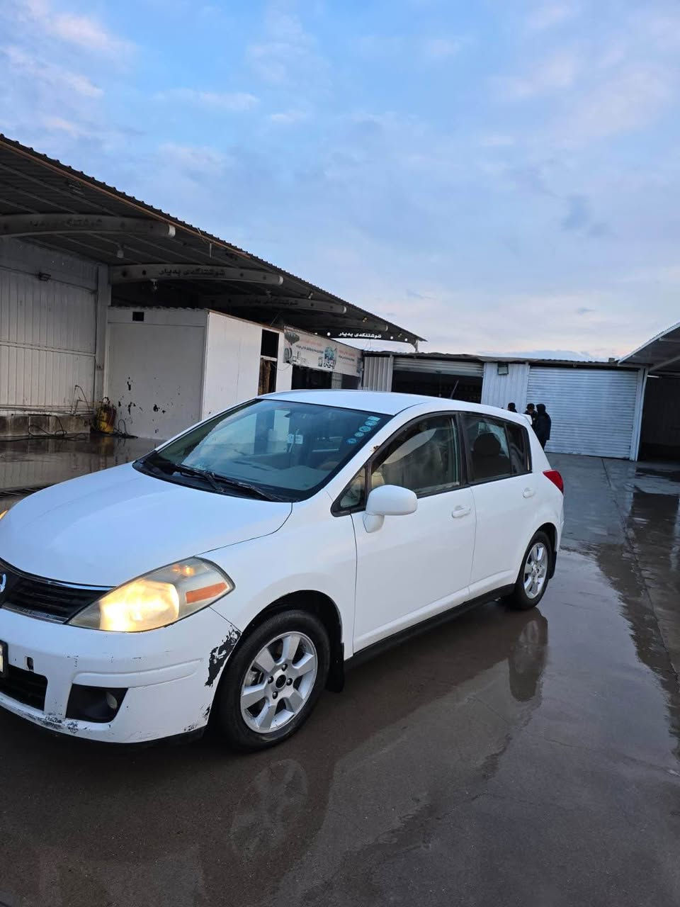 نیسان فێرسە مۆدیل ٢٠٠٩ گێر تۆماتیک .تەبرید ٤جام کارەبای رەقەمو سەنەوی نوێ .٤ پارچەی بۆیاخە بێ ناوگرتن پێشو پشتی کەپس .٢شوێنی سادو کووتە .پاکو خاوێنە *********** أربيل, العراق
