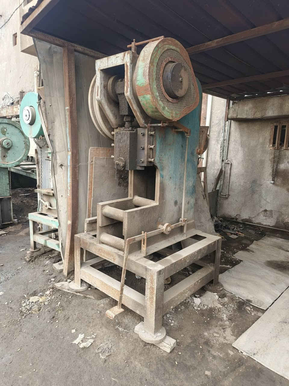 السلام عليكم
للبيع مجموعة مكائن
بريسات سنتريك مختلف الاحجام و ماكنات لحيم شريطيه و بوينات و رولات و مقص و مكائن اعادة بلاستك و معواجة بواري و معواجة شيش و معواجة بليت 3 ملم و مقص بليت
و دريلات و منشار ترددي

مكلف بالنشر 
للأستفسار الأتصال على الرقم
*********** واتساب

العنوان بغداد، قرب كراج النهضه
