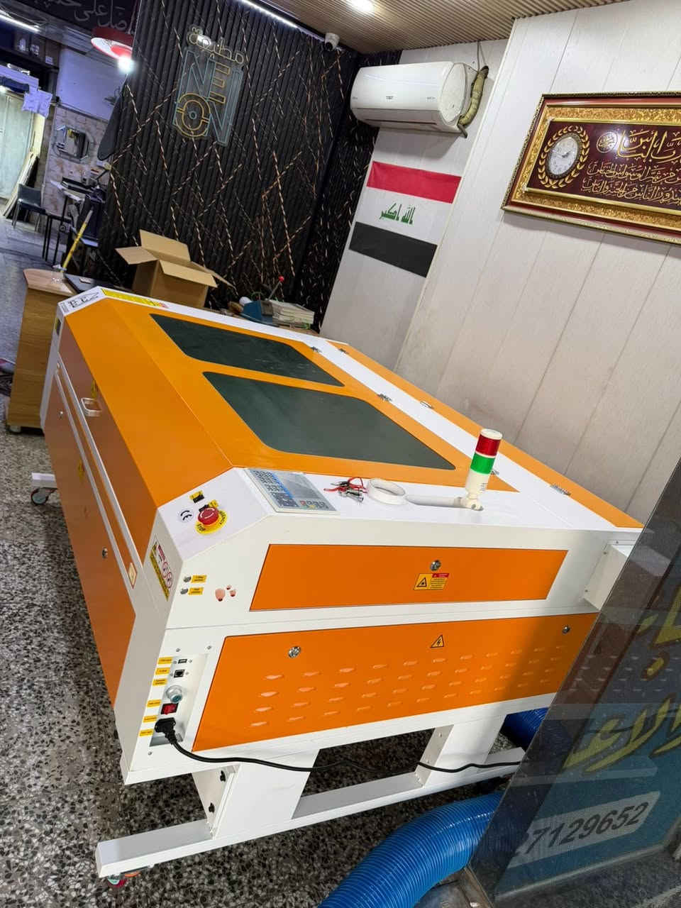 السلام عليكمco2جديد.                                                    ***********
مواصفاتها خليه نحل 

طبله متحركه

تيوب ريسز

تيوب ١٦٠w حقيقي

ستوب طوارئ

دكم لمس

شاشه ملونه

فاكيوم كبير 

جلر تبريد ٥٢٠٠

كمبريسر داخلي

فلاش تعليم 

دوره تعليم مجانيه للتشغيل 

شاشه خزن داخلي

يشتغل ارضي و منضدي

ضمان سنه 

صيانه مجانيه سنه

بغداد الدوره
