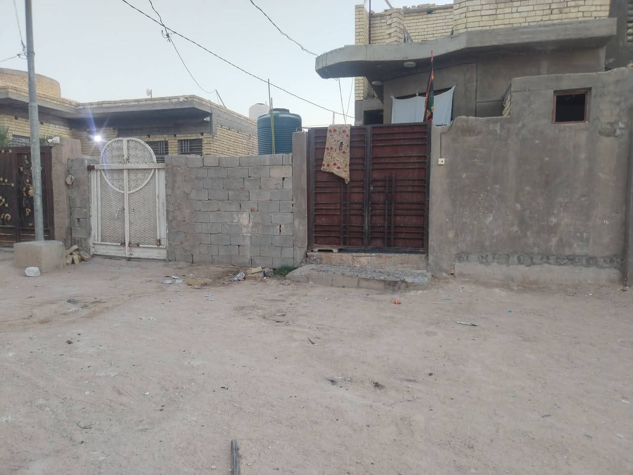 دار ميه البيع ويه قطعة ميه بنا نص صاله وغرفه كربلاء حي النضال يم الضغط ***********
