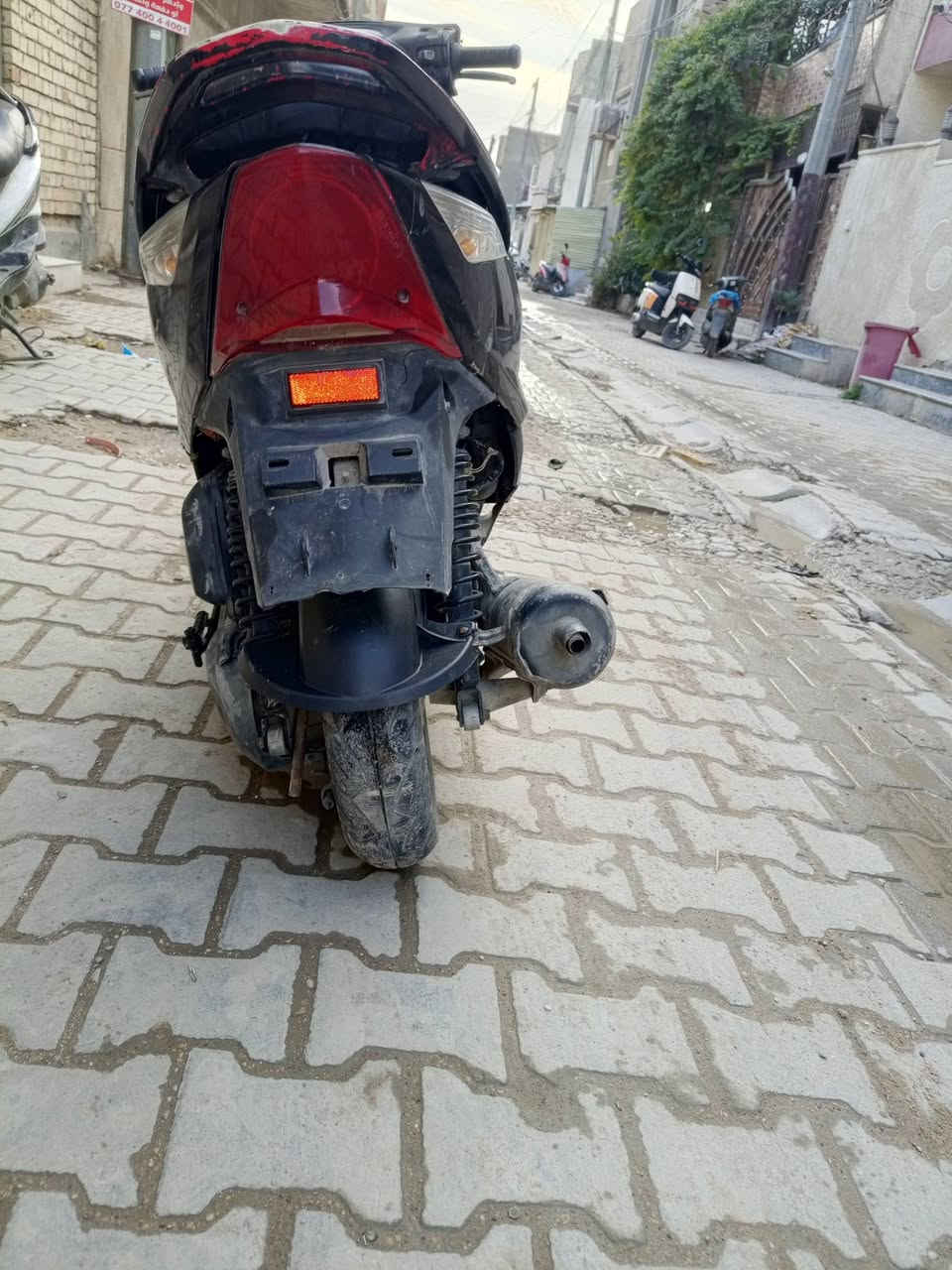 متاح دراجه ثعلب نظيفه نكره سلف كلشي شغال مبدل بيها بس ولفات مستعجل على بيعتها السعر 300 بيها مجال بسيط جدا العنوان بغداد الحريه *********** الشراي يتصل
