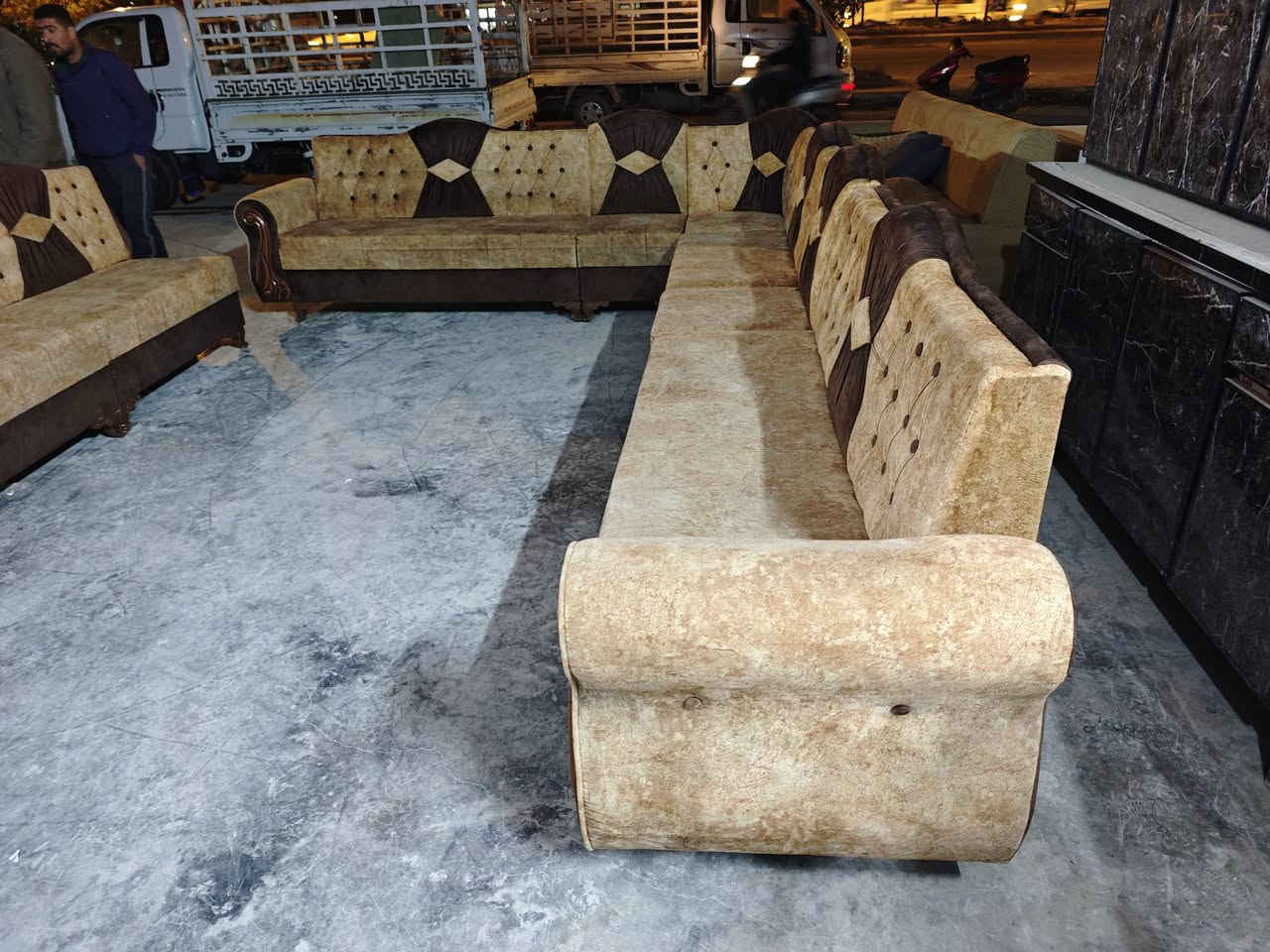 ديوان مستخدم 16 نفر
متوفر لدى معرض ومزاد الصفا 
ديالى بعقوبة الشارع الخدمي للمفرق 
للاستفسار 
***********
