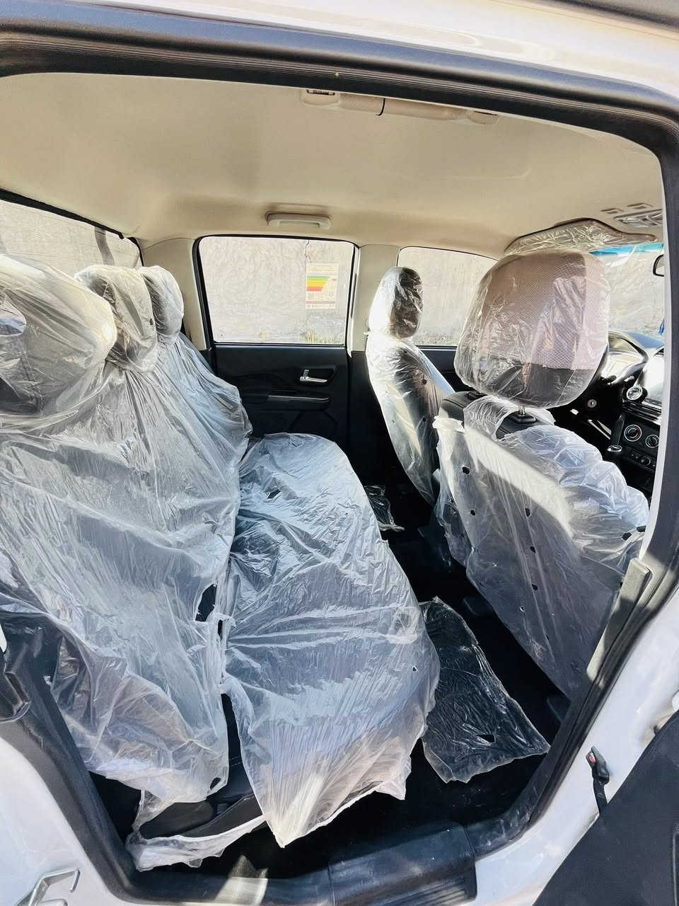 سلام عليكم ورحمة الله وبركاته 
للبيع كريت ولل 2025 مكفوله كفاله عامه من كلشي بأسمي مداور مباشر ماشيه 14 آلاف سياره جديده 
رقم مثنى الجديد السعر 153 وبيها مجال بسيط 
للتواصل ***********/***********
