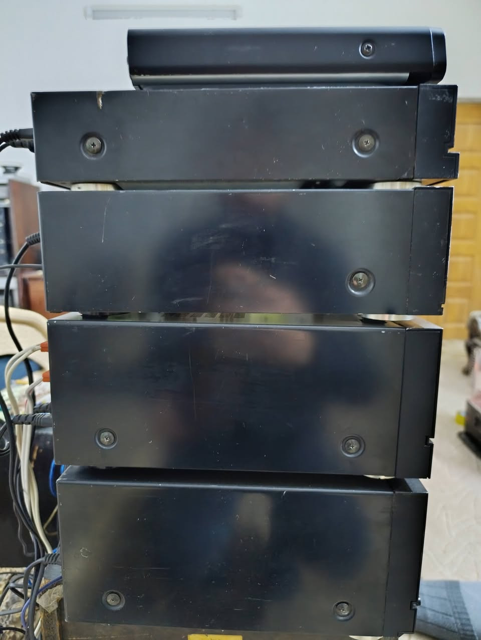 منرخصة الادمن سستم  تكنكس 7000. اربع قطع نقص CD. شغال بالكامل مع السماعات الاصليه للاستفسار على الخاص او واتساب ***********.
