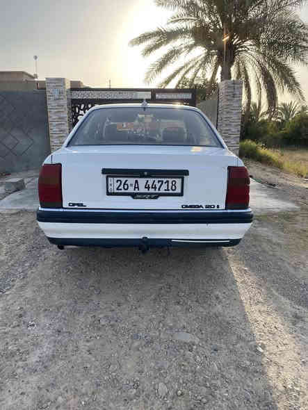 السلام عليكم 
وميكاء موديل 92رقم صلاح الدين مشروح وطني دولي 
كير ومحرك بشرط كير وتماتيك 
محرك 20 
صدر امامي وخلفي 70بل 100
تايرات  باتري جديد 
كهربائية كله شغاله 
سقف سليت 
شاشه لايت زنون 
السعر 33وبيها مجال 
المكان سامراء ناحيت المعتصم 
***********
