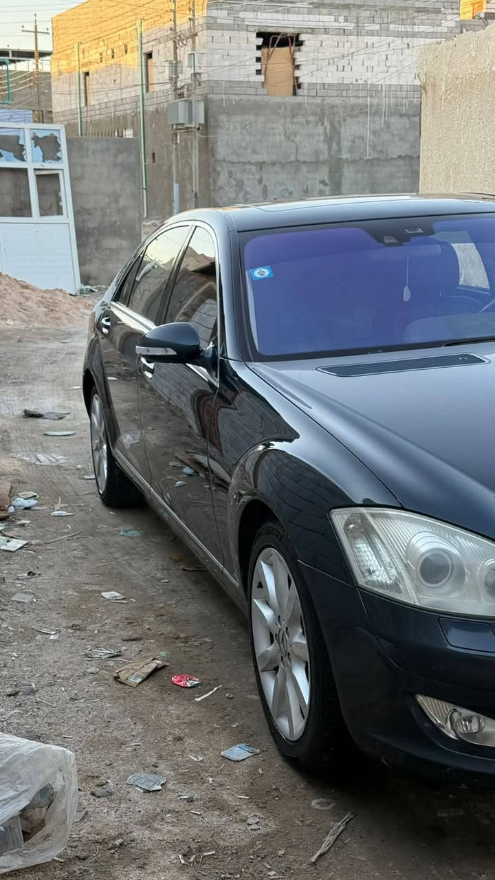 السلام وعليكم مارسيدس  اس  كلاس للبيع موديل 2007وارد ياباني  فول مواصفات سلايت روف طكتين خمس بردات خلفية كهرباء أربعة جام كهرباء أربعة ابواب شفط وجنطة شفط تحكم ستيرن جهتين ستيرن كهرباء كشنات كهرباء كشنات تدفئة تبريد امامية وخلفية ناظور ليلي لايتات زنون مكينة وكير و حدادية مكفولة نوزلات جديدة فيتبم جديد السيارة جاهزة صبغ قطعتين فقط باقي مكفولة غرفة جديدة لون اسود  تحويل ثاني يوم رقم بصره هزه جديده 
السعر 190 وبيها مجال *********** 
العنوان البصره ابي الخصيب
