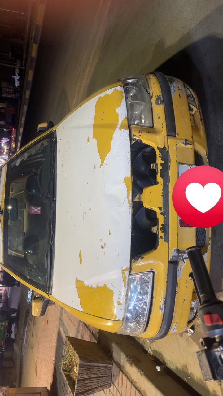السلام عليكم سمند كير و مكينه كورله راعيها ما أندله والسياره كامله خير من الله
السياره مكفوله لا غرامات وحجز ولا هيه كبل لشارع
السعر 14بيهه مجال قليل ***********0
