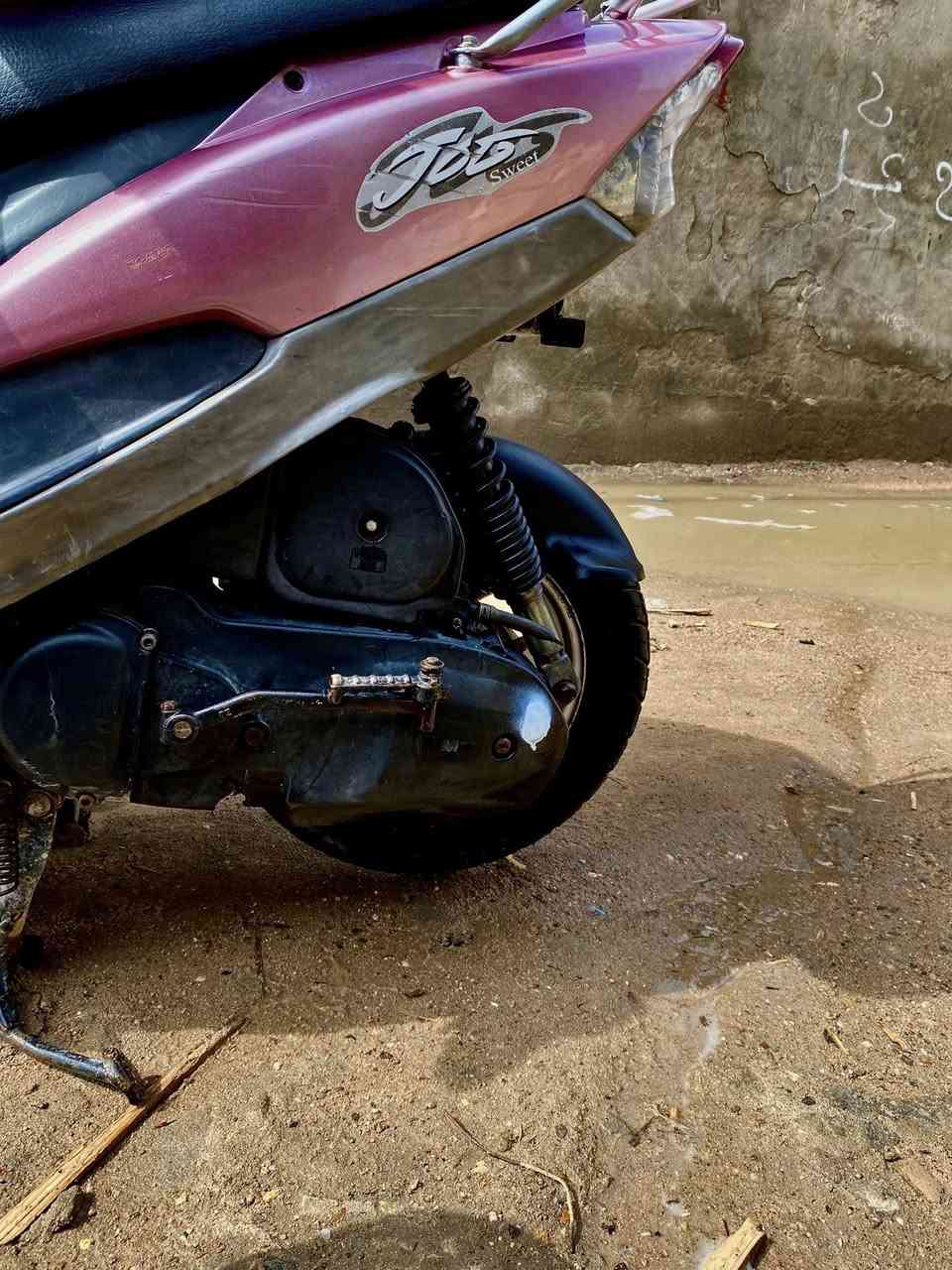 سلام عليكم شباب دراجه قجمه بلديه مامفتوحه تجي وشوف بعينك مانقصه بس لكفر لكدام مكسور المكان بصره البرضعيه وسعر 650ولمو شراي لا تعبني وهاذه رقمي ***********
