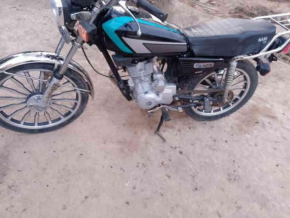 دراجه للبيع اوراق سكنر يسموهن ماداخلات گمرك شاصي مكفول محرك مامفتوح مكينه نعومه  وشلعه دراجه مالت جناي مرتبه عوزه باتري فقط السعر 425 وبيه مجال بصيط حگ الجيه للاستفسار اكثر اتصل او خاص *********** مكاني قضاء الكحلاء قرب السوك اقرئ المنشور ياالله اتخابر وانه خادم وممنون
