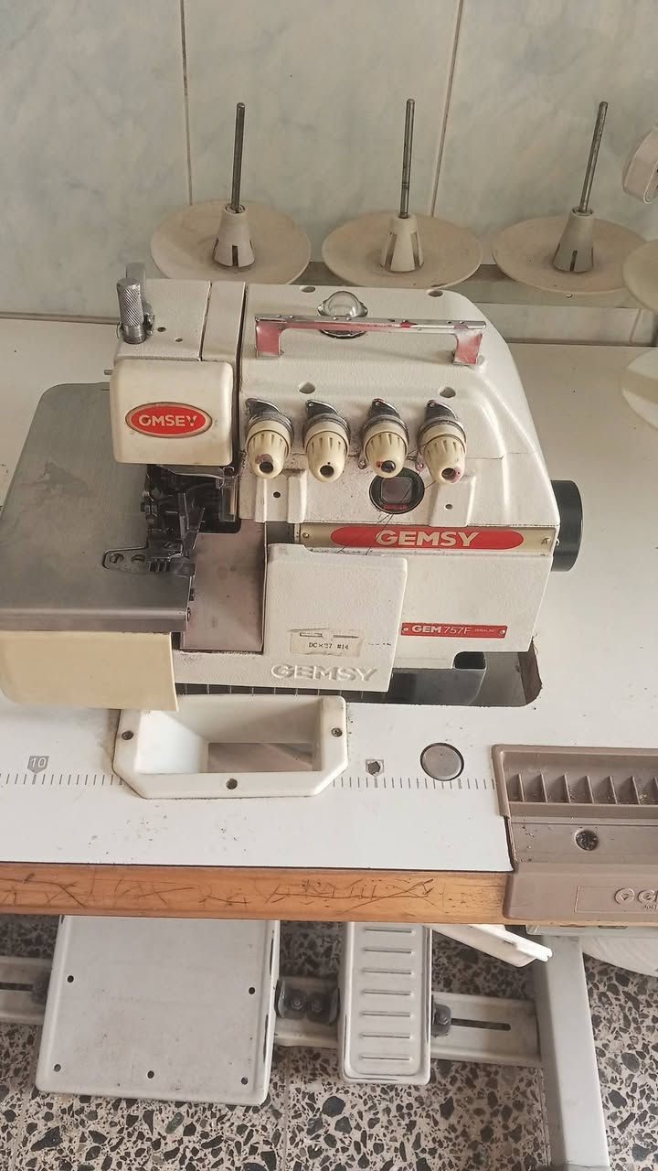 مكينه اوڤر للبيع السعر 175 نظيفه مستخدم قليل للتواصل واتساب ***********
